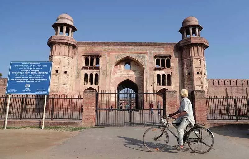 Jalandhar: दखनी सराय को पुनरुद्धार की सख्त जरूरत Jalandhar: दखनी सराय को पुनरुद्धार की सख्त जरूरत