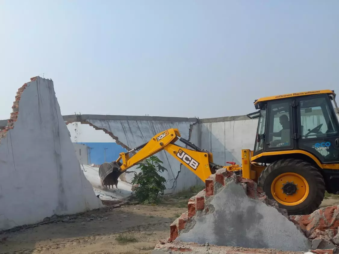 NCR Ghaziabad: जीडीए का अवैध निर्माण और प्लॉटिंग पर चला बुलडोजर NCR Ghaziabad: जीडीए का अवैध निर्माण और प्लॉटिंग पर चला बुलडोजर