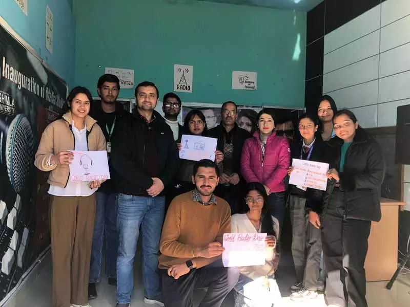 APG शिमला विश्वविद्यालय के पत्रकारिता के छात्रों ने विश्व रेडियो दिवस मनाया APG शिमला विश्वविद्यालय के पत्रकारिता के छात्रों ने विश्व रेडियो दिवस मनाया