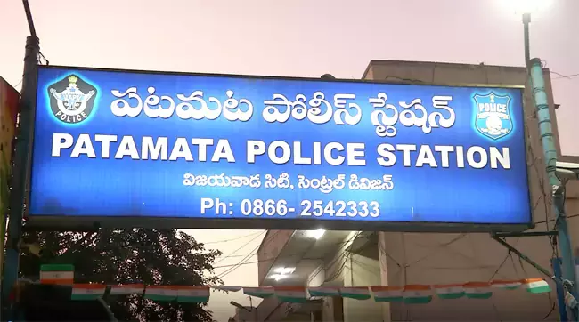 Vijayawada: सत्यवर्धन अपहरण मामला, पुलिस ने दो लोगों को किया गिरफ्तार Vijayawada: सत्यवर्धन अपहरण मामला, पुलिस ने दो लोगों को किया गिरफ्तार