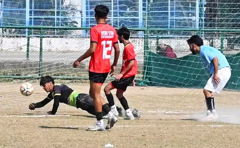 Mandi में शिवरात्रि फुटबॉल टूर्नामेंट में 18 टीमें भाग ले रही Mandi में शिवरात्रि फुटबॉल टूर्नामेंट में 18 टीमें भाग ले रही