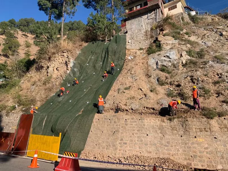 Himachal: परवाणू-सोलन-कैथलीघाट खंड पर भूस्खलन रोकने के लिए कार्य जारी Himachal: परवाणू-सोलन-कैथलीघाट खंड पर भूस्खलन रोकने के लिए कार्य जारी
