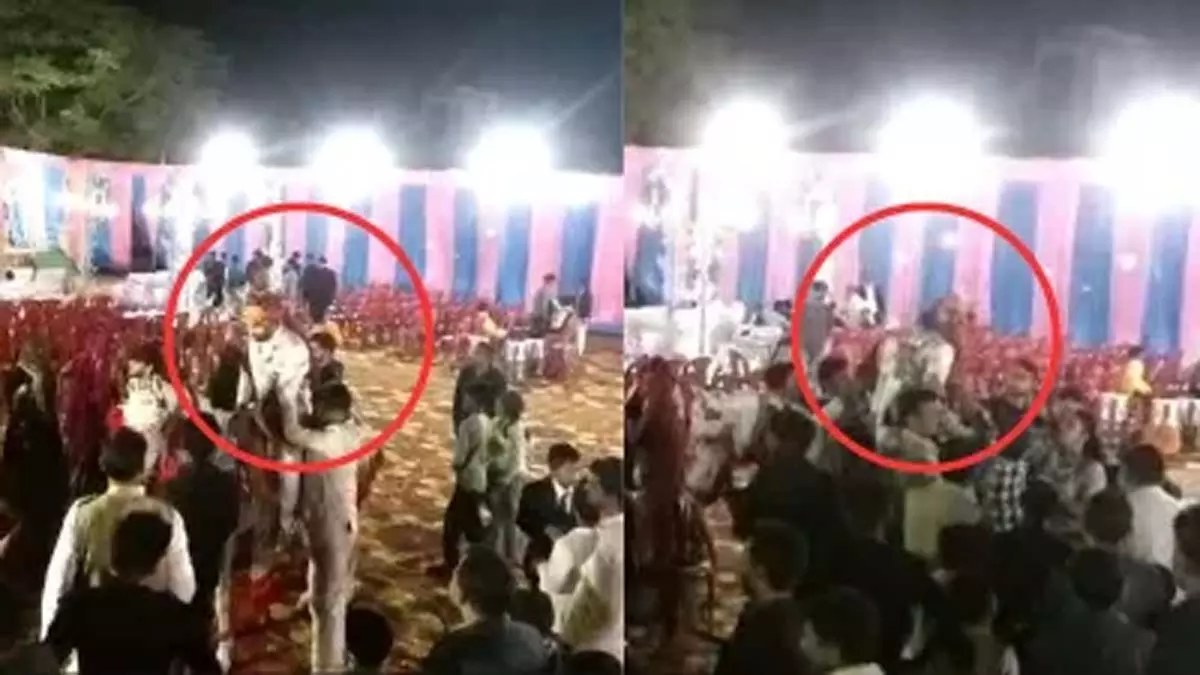 घोड़ी पर सवार दूल्हे की हार्ट अटैक से मौत, देखें लाइव VIDEO घोड़ी पर सवार दूल्हे की हार्ट अटैक से मौत, देखें लाइव VIDEO