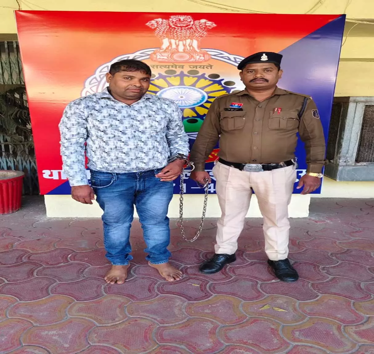 Raipur Breaking: अलग-अलग विभाग में नौकरी का झांसा देकर की ठगी, गिरफ्तार Raipur Breaking: अलग-अलग विभाग में नौकरी का झांसा देकर की ठगी, गिरफ्तार