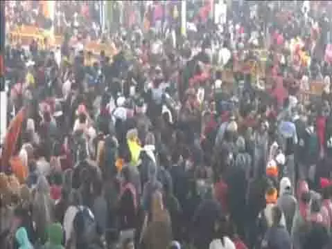 MahaKumbh: दोपहर 2:00 बजे तक 9.21 मिलियन से अधिक श्रद्धालुओं ने संगम में लगाई डुबकी MahaKumbh: दोपहर 2:00 बजे तक 9.21 मिलियन से अधिक श्रद्धालुओं ने संगम में लगाई डुबकी