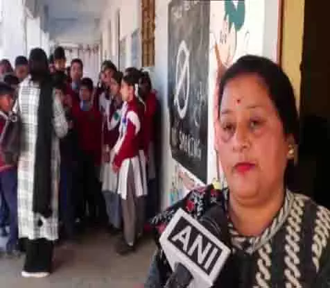 Udhampur के सरकारी गर्ल्स मिडिल स्कूल में सुविधाओं के उन्नयन के बाद नामांकन में तेजी देखी गई Udhampur के सरकारी गर्ल्स मिडिल स्कूल में सुविधाओं के उन्नयन के बाद नामांकन में तेजी देखी गई