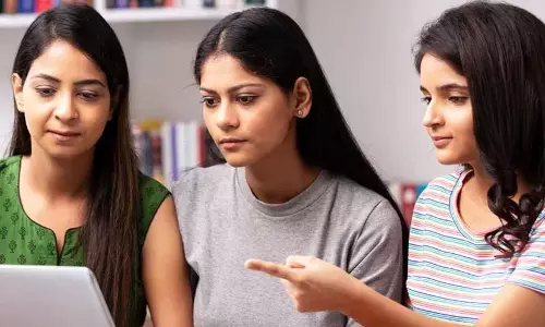 नौकरी गई 10 हजार सरकारी कर्मचारियों की, 8 विभागों में हड़कंप नौकरी गई 10 हजार सरकारी कर्मचारियों की, 8 विभागों में हड़कंप