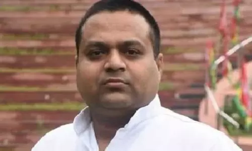 बीमार नेता को पुलिस ने उठाया, पार्टी का आरोप बीमार नेता को पुलिस ने उठाया, पार्टी का आरोप