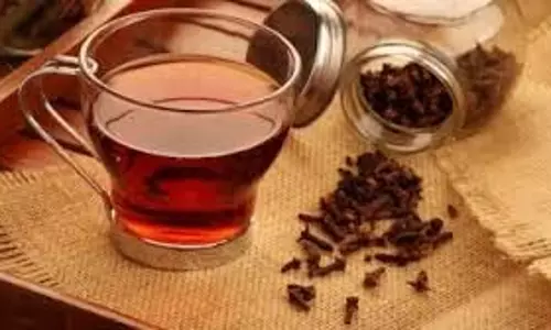 Health: सुबह खाली पेट पिएं लौंग का पानी, शरीर को होंगे कई फायदे Health: सुबह खाली पेट पिएं लौंग का पानी, शरीर को होंगे कई फायदे