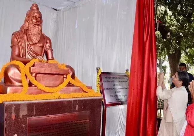Prayagraj: रक्षा लेखा महानियंत्रक देविका रघुवंशी ने कार्यालय रक्षा लेखा प्रधान नियंत्रक का निरीक्षण किया Prayagraj: रक्षा लेखा महानियंत्रक देविका रघुवंशी ने कार्यालय रक्षा लेखा प्रधान नियंत्रक का निरीक्षण किया
