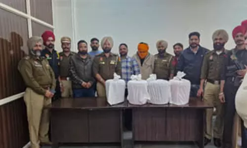 अमृतसर पुलिस ने युवक को किया गिरफ्तार, 30 किलो हेरोइन बरामद अमृतसर पुलिस ने युवक को किया गिरफ्तार, 30 किलो हेरोइन बरामद