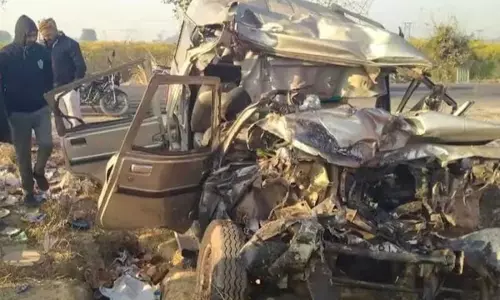 हाईवे पर बड़ा सड़क हादसा, 10 की मौत 19 घायल, VIDEO
