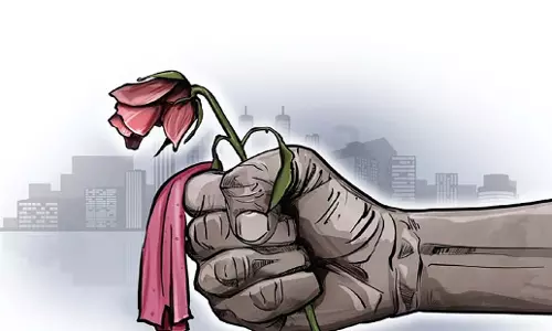 Odisha: ओडिशा में सातवीं कक्षा की छात्रा का यौन उत्पीड़न करने के आरोप में शिक्षक गिरफ्तार Odisha: ओडिशा में सातवीं कक्षा की छात्रा का यौन उत्पीड़न करने के आरोप में शिक्षक गिरफ्तार