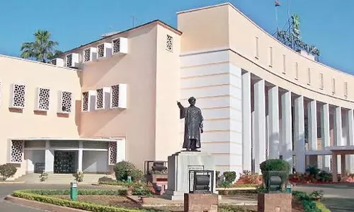 Odisha: विपक्ष ने कानून व्यवस्था के मुद्दे पर ओडिशा विधानसभा में कार्यवाही बाधित की Odisha: विपक्ष ने कानून व्यवस्था के मुद्दे पर ओडिशा विधानसभा में कार्यवाही बाधित की