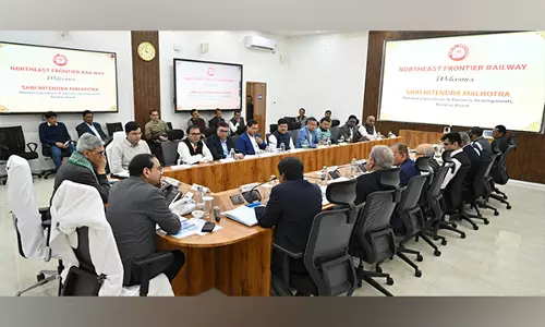 रेलवे बोर्ड के हितेंद्र मल्होत्रा ​​ने NFR की परिचालन दक्षता, माल प्रबंधन और सुरक्षा उपायों की समीक्षा की