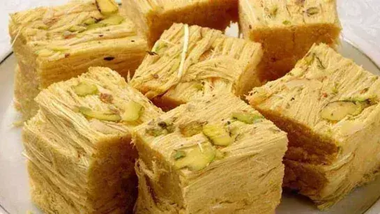 layered Soan Papdi घर पर ऐसे बनाएं layered Soan Papdi घर पर ऐसे बनाएं