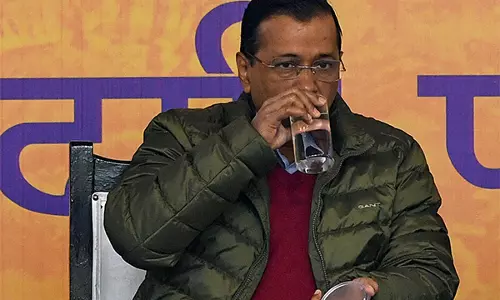 सतर्कता आयोग ने Kejriwal के शीश महल आवास के जीर्णोद्धार में कथित अनियमितताओं की जांच के आदेश दिए सतर्कता आयोग ने Kejriwal के शीश महल आवास के जीर्णोद्धार में कथित अनियमितताओं की जांच के आदेश दिए
