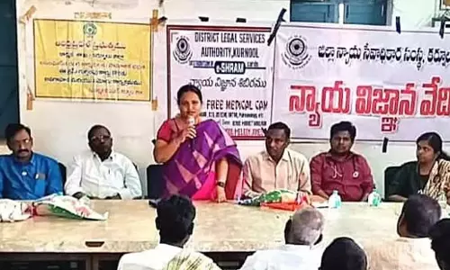 Andhra: कुरनूल मार्केट यार्ड में कानूनी जागरूकता शिविर आयोजित