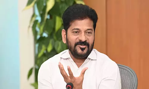CM Revanth ने अधिकारियों से यंग इंडिया स्कूलों के काम में तेजी लाने को कहा