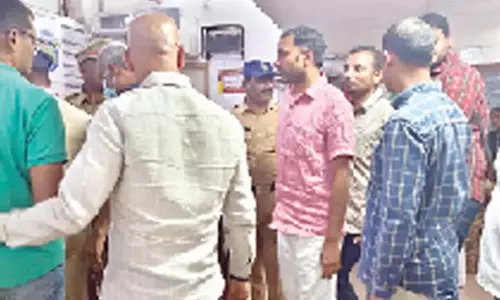Andhra: घी में मिलावट मामले में पुलिस ने आरोपियों से की पूछताछ Andhra: घी में मिलावट मामले में पुलिस ने आरोपियों से की पूछताछ