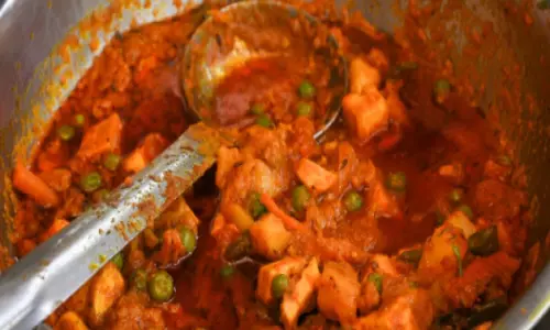 Recipe: नए तरीके से बनाएं प्याज और क्रीम के साथ स्वादिष्ट पनीर की सब्जी Recipe: नए तरीके से बनाएं प्याज और क्रीम के साथ स्वादिष्ट पनीर की सब्जी