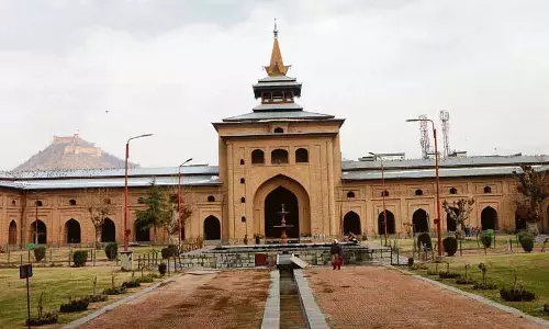 Jammu: शब-ए-बारात पर जामिया मस्जिद बंद करने की पार्टियों ने की आलोचना Jammu: शब-ए-बारात पर जामिया मस्जिद बंद करने की पार्टियों ने की आलोचना