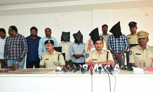 Jogulamba Gadwal पुलिस ने मात्र 48 घंटों में संपत्ति विवाद हत्या मामले का पर्दाफाश किया Jogulamba Gadwal पुलिस ने मात्र 48 घंटों में संपत्ति विवाद हत्या मामले का पर्दाफाश किया