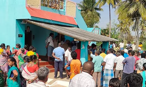 Tamil Nadu: तकिये को आभूषण बनाकर महिला की हत्या! Tamil Nadu: तकिये को आभूषण बनाकर महिला की हत्या!