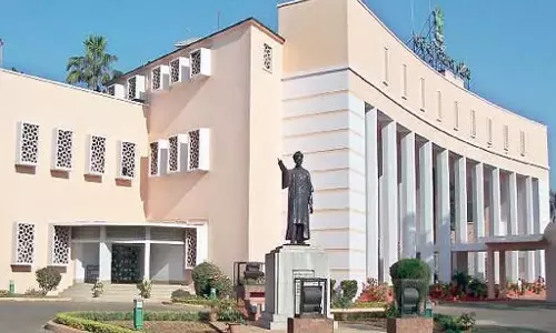 विपक्ष ने कानून व्यवस्था और धान खरीद के मुद्दे पर Odisha विधानसभा में हंगामा किया