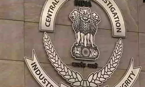 CBI ने दिल्ली और हरियाणा में छापेमारी कर 1.08 करोड़ रुपये नकद और विदेशी मुद्रा बरामद की