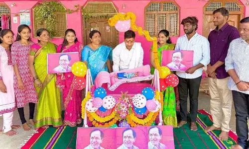 Adilabad के सरपंच ने अपने पोते का नाम पूर्व मुख्यमंत्री केसीआर के नाम पर रखा