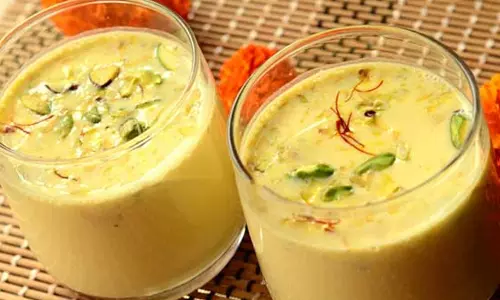 Masala Milk इसे पीने से शरीर को मिलते हैं कई फायदे Masala Milk इसे पीने से शरीर को मिलते हैं कई फायदे