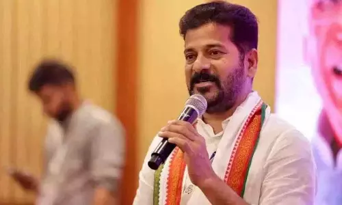 रेवंत रेड्डी नई दिल्ली पहुंचे, TPCC पद के उम्मीदवारों की उम्मीदें बढ़ीं रेवंत रेड्डी नई दिल्ली पहुंचे, TPCC पद के उम्मीदवारों की उम्मीदें बढ़ीं