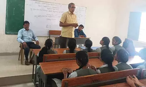 Khammam: छात्रों से कहा, जीवन में आगे बढ़ने के लिए अपने अंदर विजेता की भावना को जागृत करें Khammam: छात्रों से कहा, जीवन में आगे बढ़ने के लिए अपने अंदर विजेता की भावना को जागृत करें