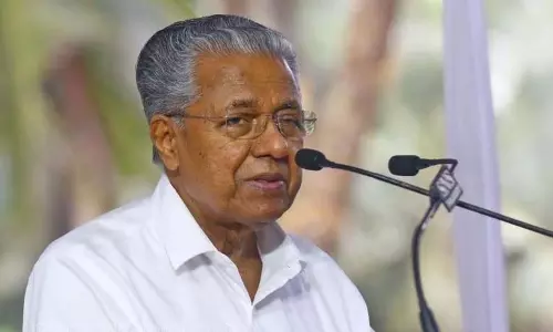 Kerala CM ने केंद्र पर हमला करते हुए कहा- वक्फ के तहत किसी को भी बेदखल नहीं किया जाएगा