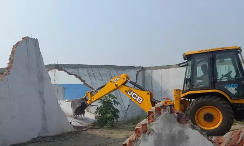 NCR Ghaziabad: जीडीए का अवैध निर्माण और प्लॉटिंग पर चला बुलडोजर NCR Ghaziabad: जीडीए का अवैध निर्माण और प्लॉटिंग पर चला बुलडोजर