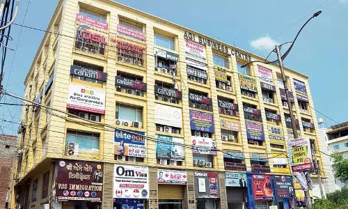 DC ने आव्रजन फर्मों के निरीक्षण का आदेश दिया DC ने आव्रजन फर्मों के निरीक्षण का आदेश दिया