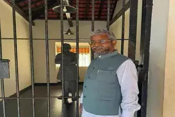 Ranchi: बाबूलाल ने डॉ लोहिया को श्रद्धांजलि अर्पित की