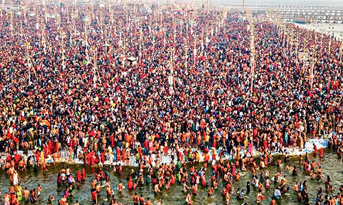 Maha Kumbh में 33 लाख से ज्यादा श्रद्धालुओं ने संगम में लगाई डुबकी Maha Kumbh में 33 लाख से ज्यादा श्रद्धालुओं ने संगम में लगाई डुबकी