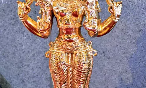 Telangana: विमान पर विष्णु की मूर्तियाँ