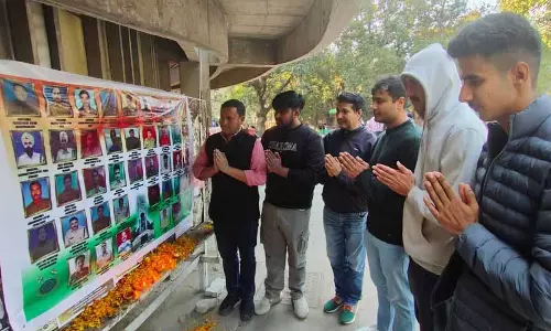 Chandigarh: पुलवामा शहीदों को श्रद्धांजलि दी गई Chandigarh: पुलवामा शहीदों को श्रद्धांजलि दी गई