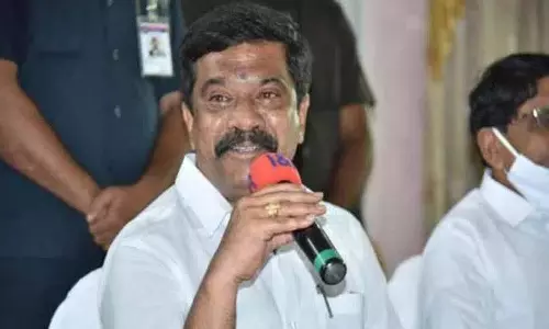 वेमुला ने KCR पर रेवंत की टिप्पणियों पर कड़ी आपत्ति जताई वेमुला ने KCR पर रेवंत की टिप्पणियों पर कड़ी आपत्ति जताई