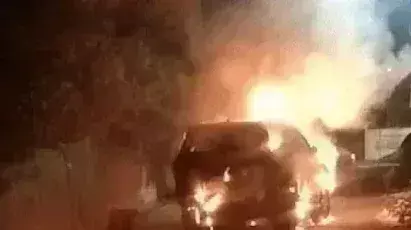 Jabalpur: कार में बदमाशों ने लगाई आग, SDM के ड्राइवर पर आग लगाने का आरोप Jabalpur: कार में बदमाशों ने लगाई आग, SDM के ड्राइवर पर आग लगाने का आरोप