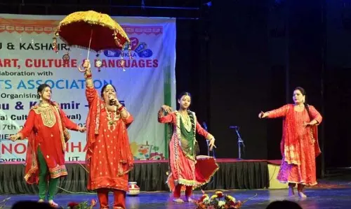 जश्न-ए-Jammu-Kashmir महोत्सव के दूसरे दिन भी दर्शकों ने खूब आनंद उठाया जश्न-ए-Jammu-Kashmir महोत्सव के दूसरे दिन भी दर्शकों ने खूब आनंद उठाया