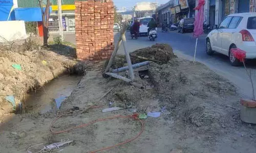 Tarn Taran से चबल रोड पर बना गहरा गड्ढा बना खतरा