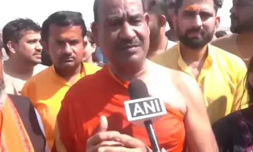 लोकसभा अध्यक्ष Om Birla ने महाकुंभ का किया दौरा, त्रिवेणी संगम में लगाई  डुबकी