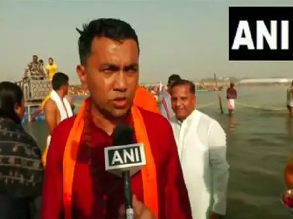 Goa CM और केंद्रीय मंत्री ने त्रिवेणी संगम में पवित्र स्नान के बाद पूजा-अर्चना की Goa CM और केंद्रीय मंत्री ने त्रिवेणी संगम में पवित्र स्नान के बाद पूजा-अर्चना की
