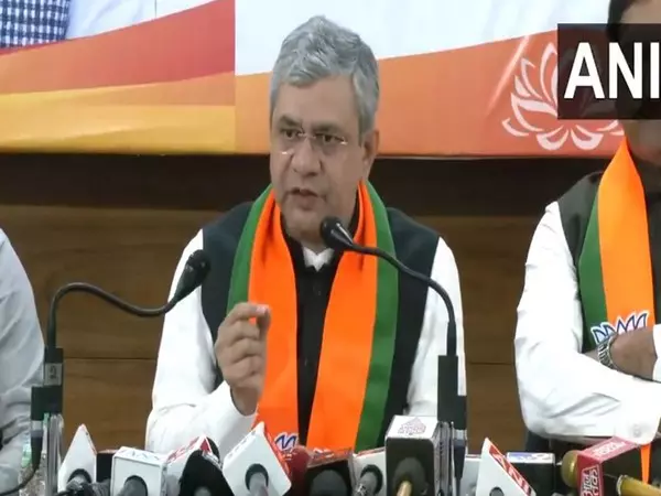 नई दिल्ली रेलवे स्टेशन पर स्थिति नियंत्रण में, भगदड़ के बाद Ashwini Vaishnav ने कहा नई दिल्ली रेलवे स्टेशन पर स्थिति नियंत्रण में, भगदड़ के बाद Ashwini Vaishnav ने कहा