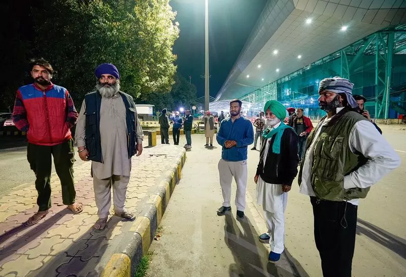 Punjab: दूसरे अमेरिकी सैन्य विमान से 117 निर्वासित लोग वापस आए Punjab: दूसरे अमेरिकी सैन्य विमान से 117 निर्वासित लोग वापस आए