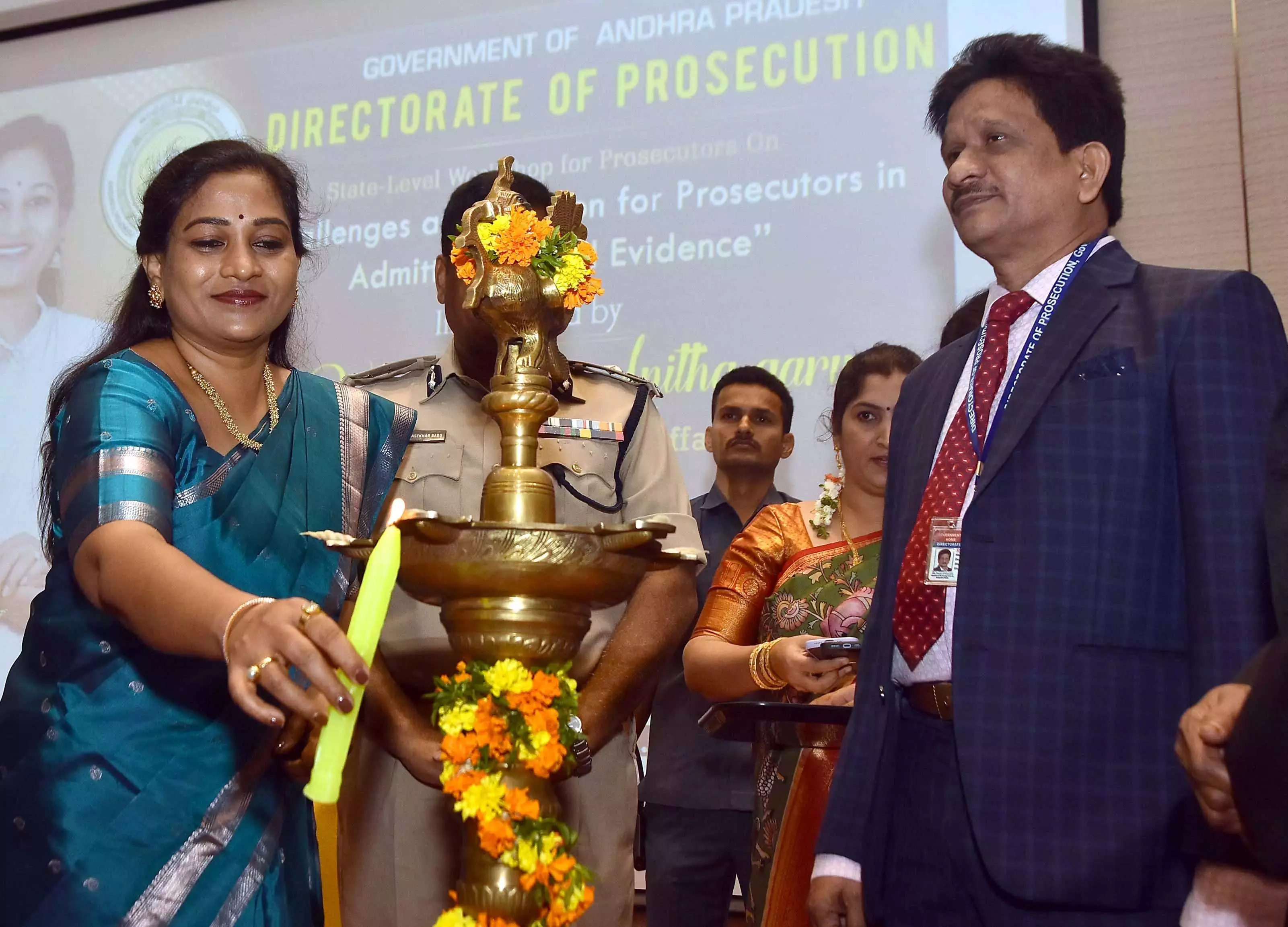 अनिता ने Andhra में अपराध पर अंकुश लगाने के लिए उच्च तकनीक पर जोर दिया अनिता ने Andhra में अपराध पर अंकुश लगाने के लिए उच्च तकनीक पर जोर दिया